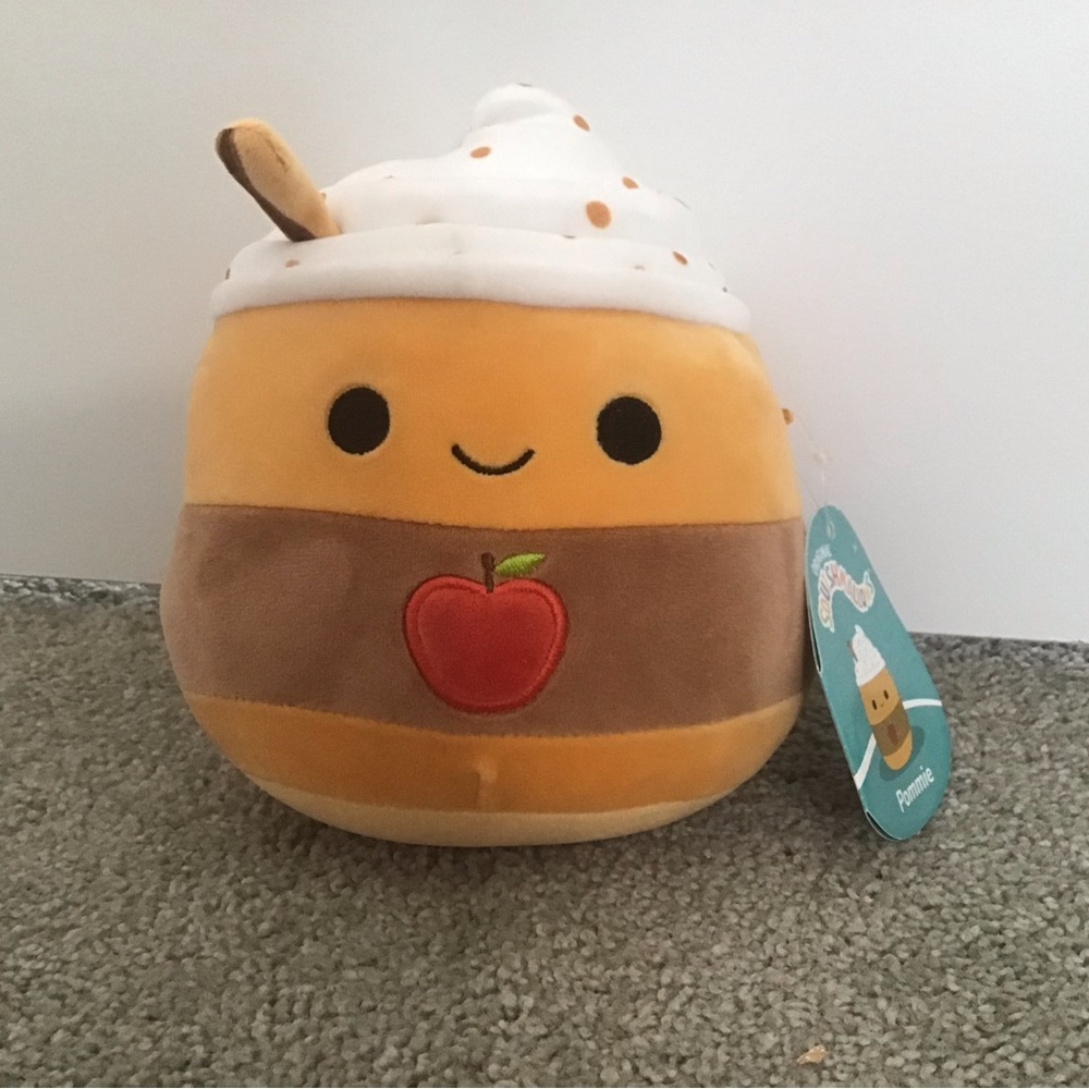 Pommie 7” squishmallow NWT
